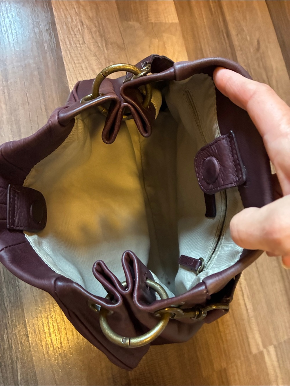 American Leather Co. Women’s Leather Shoulder Bag - Plum Purple - Picture 8 of 16